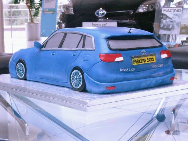 Toyota Avensis Tourer cake / Parkers Award