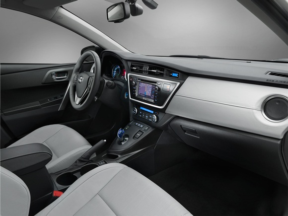 New Toyota Auris Hybrid interior