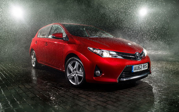 red-auris-rain