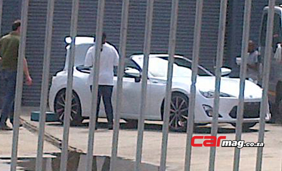GT86open3 GT86 convertible spy shot