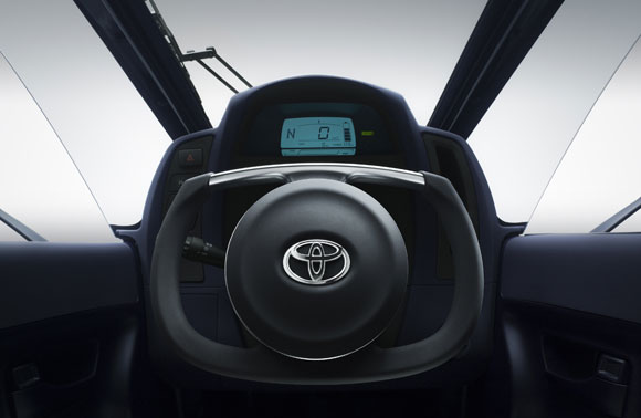 Toyota i-ROAD: Elektro betriebene Mischung aus Motorrad und Auto – Blog –  Belcl.at