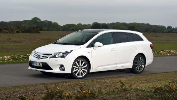 2013 Toyota Avensis left