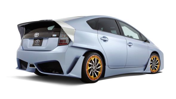 Toyota-Prius-C-and-A-Custom-1