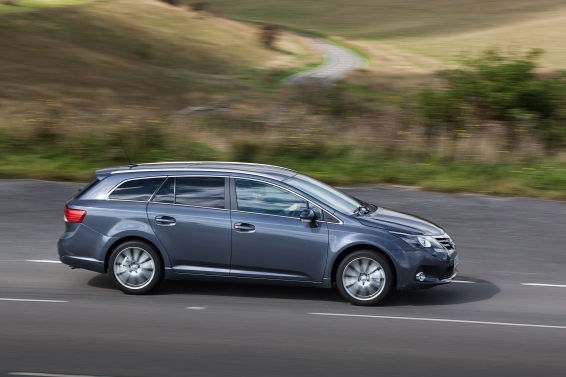 Avensis-Tourer-64-plate-dynamic-566px