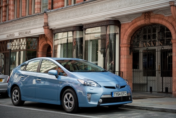 Prius-Plug-in-14-front-566px