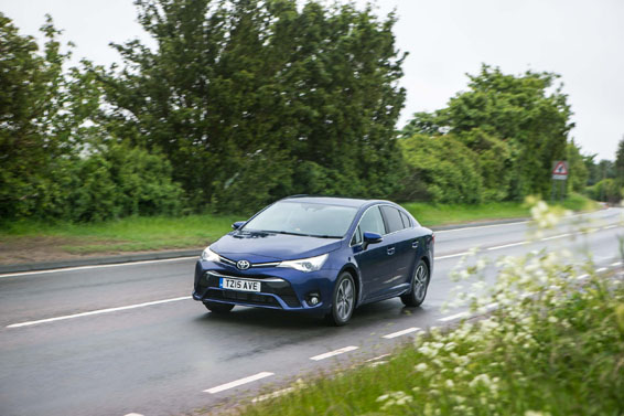 2015-Avensis-saloon-exterior-dynamic-1