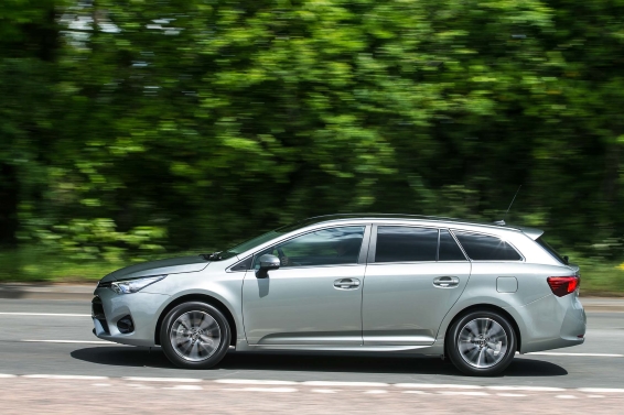 2015 Toyota Avensis Touring Sports driving