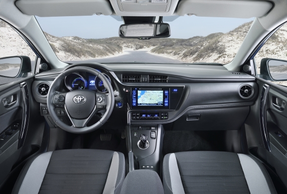 2015 Toyota Auris interior