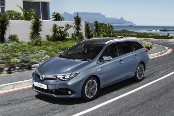 2015 Toyota Auris Touring Sports driving