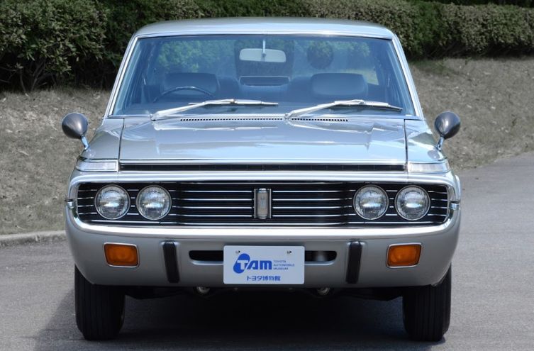 Toyota Crown 4 01