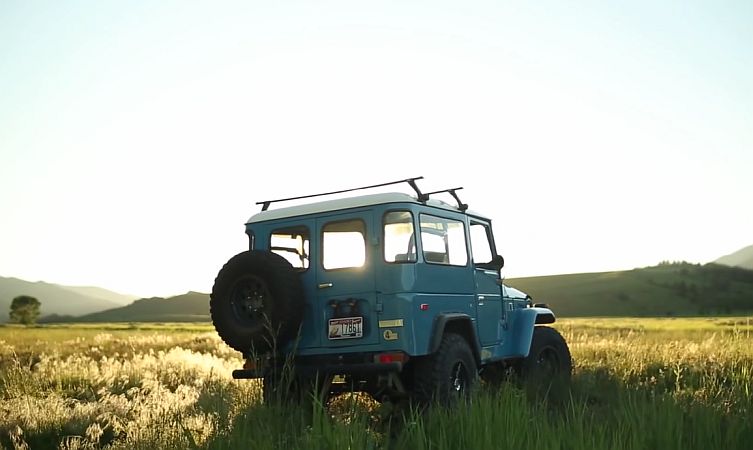 FJ40 Land Cruiser 02