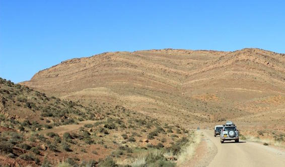 028 road thru desert hills