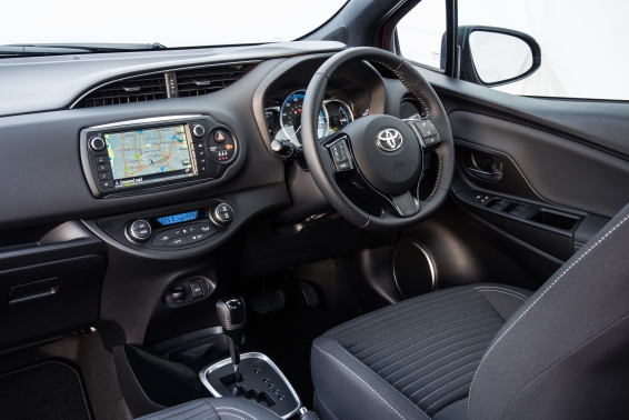 2016 Toyota Yaris Hybrid interior