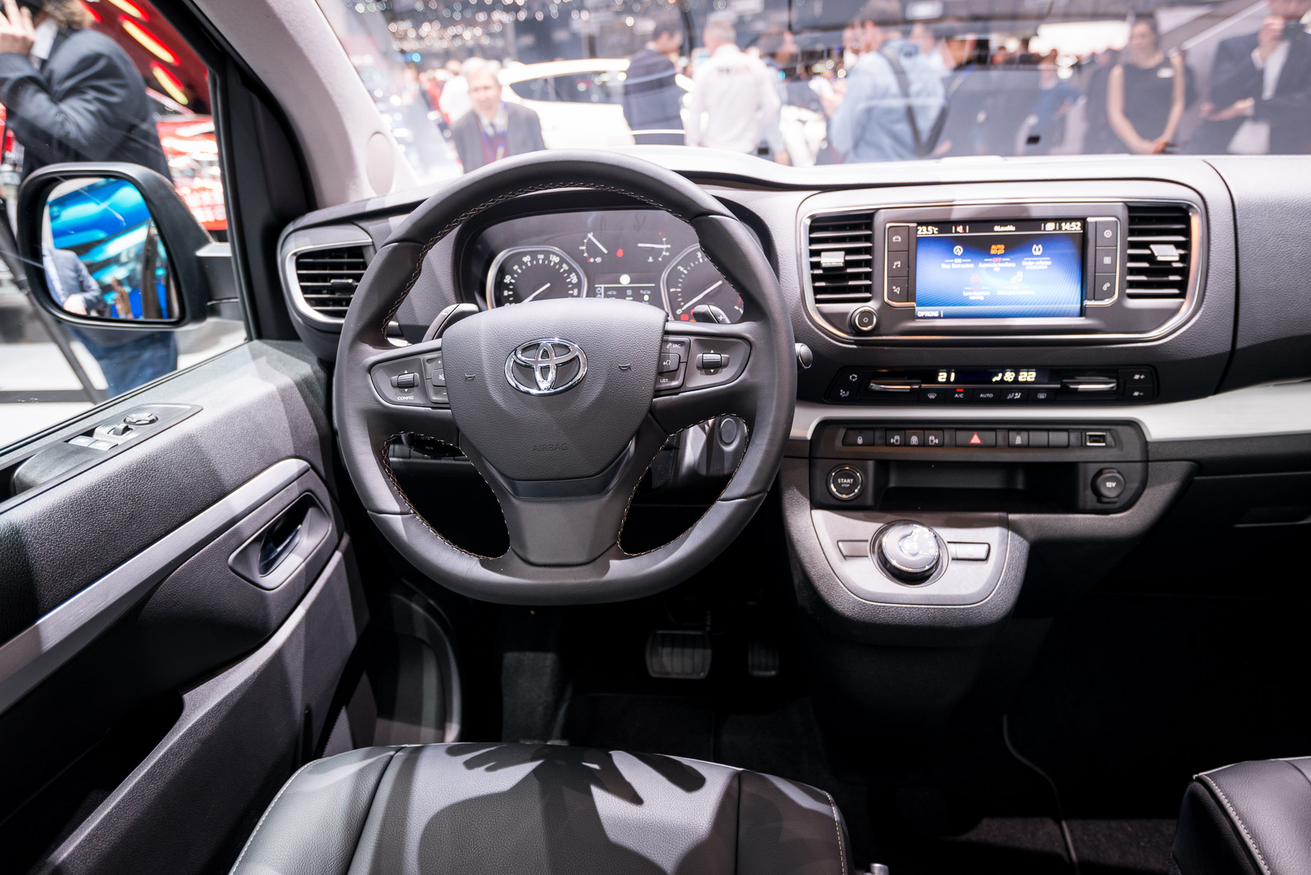 Toyota Proace Verso interior