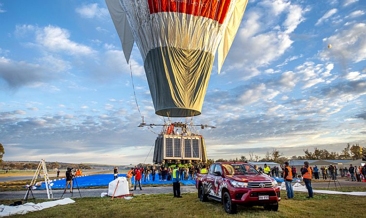 Hilux hotair balloon 02