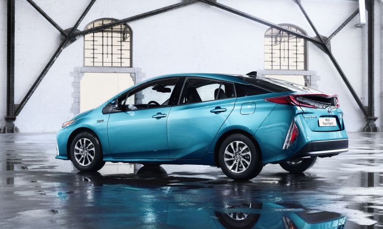 2016-paris-prius-plug-in-04