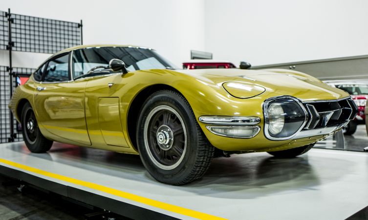 1967-toyota-2000gt-02