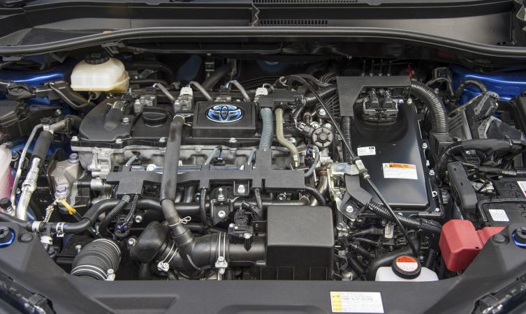 c-hr-hybrid-engine-04