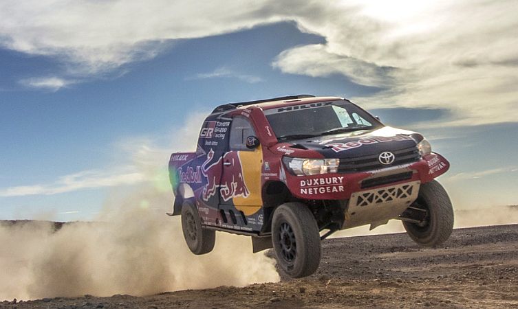 2017-dakar-rally-hilux-02