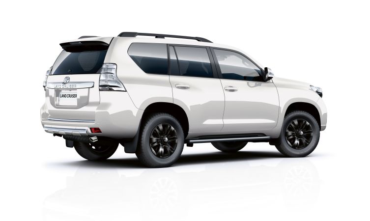 Land Cruiser gains new top-of-the-range Invincible X grade - Toyota UK ...