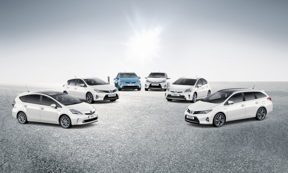 2013_Toyota_Hybrid_Range_mr