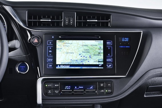 Auris Hybrid dashboard 2015