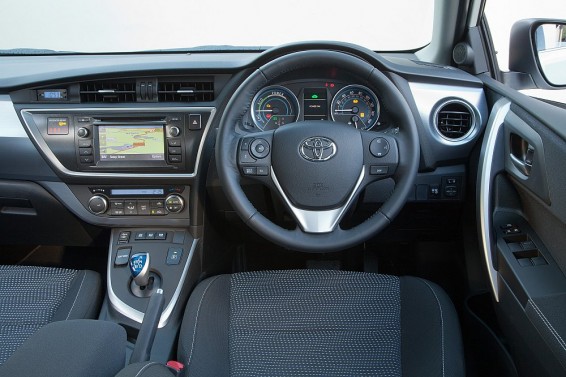 Auris Hybrid interior 2014