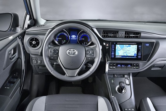 Auris Hybrid interior 2015