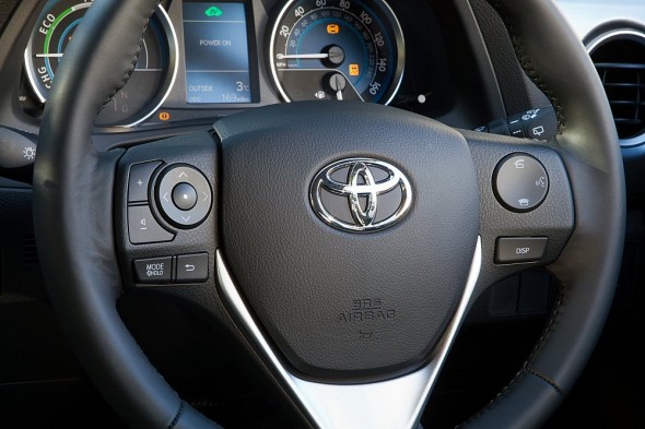 automobile TOYOTA AURIS. Opération séduction