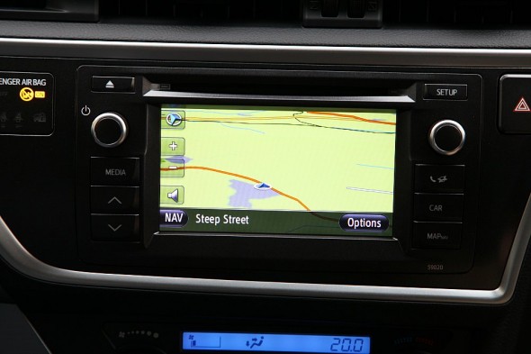 Toyota Auris send text through nav