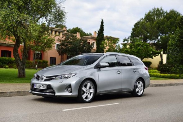 Auris_Touring_Sports_EXT_26_DPL_2013__mid