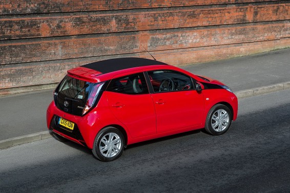 Aygo x-wave roof closed above