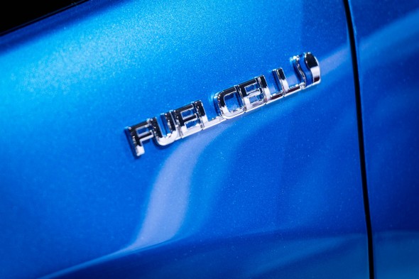 Paris motor show FCV Fuel Cell Sedan (8)