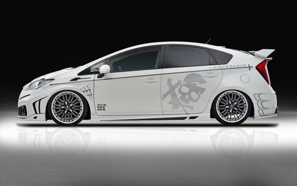 Rowen International Toyota Prius body kit