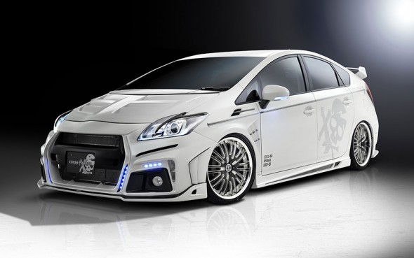 Rowen International Toyota Prius body kit