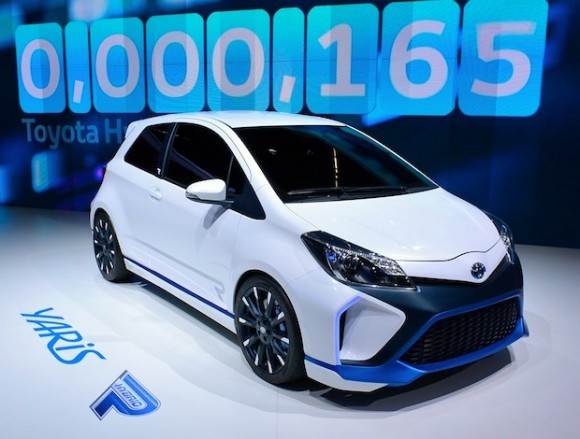 Yaris Hybrid-R front