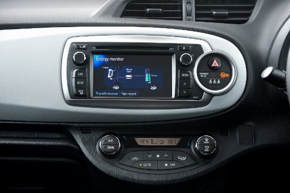 Yaris energy monitor (590x392)