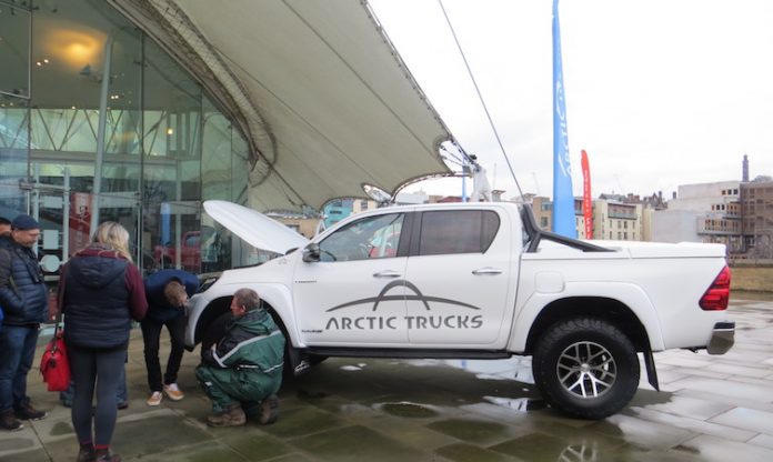 World Extreme Medicine Hilux Side View 2
