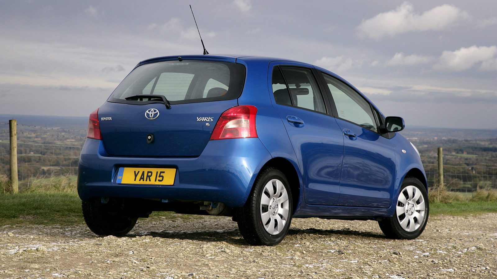 Rear three-quarter view of the second-generation Toyota Yaris 5-door