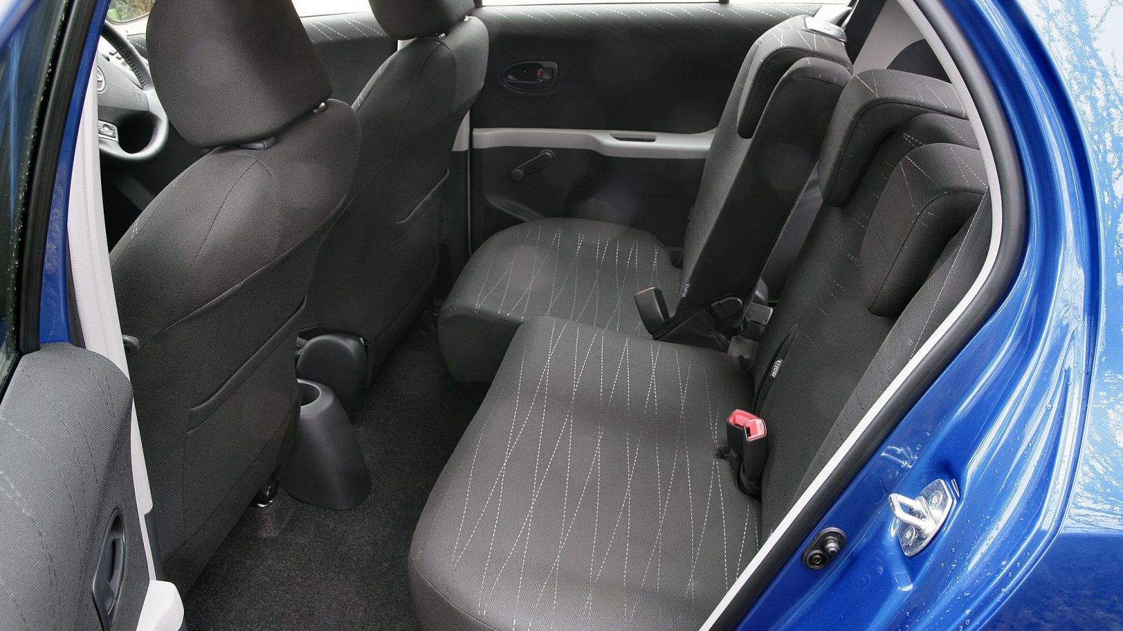 Sliding rear seats in second-generation Toyota Yaris