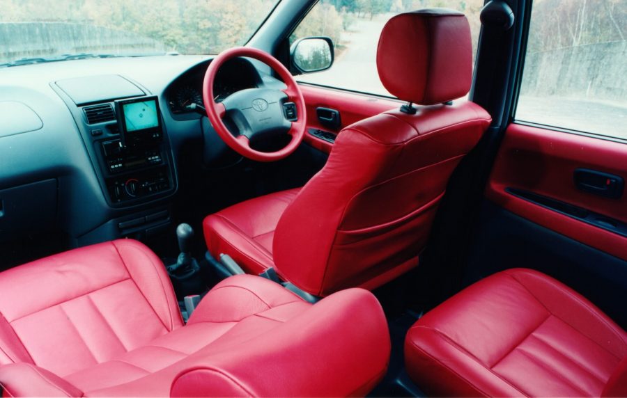 Toyota Picnic Sport Turbo cabin