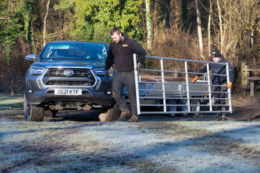 Fencing Hilux