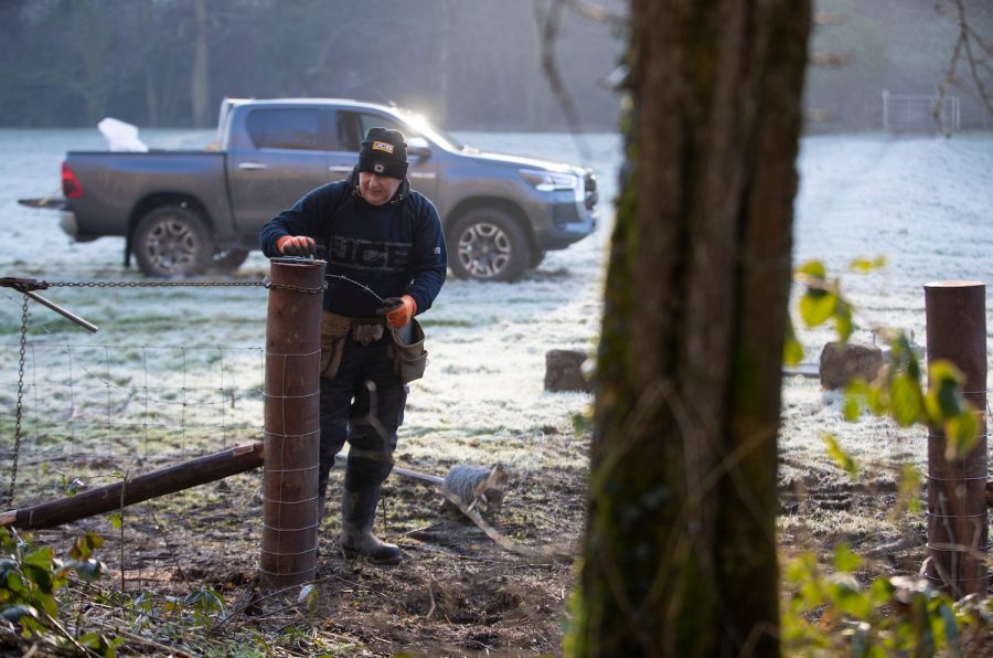 Fencing Hilux