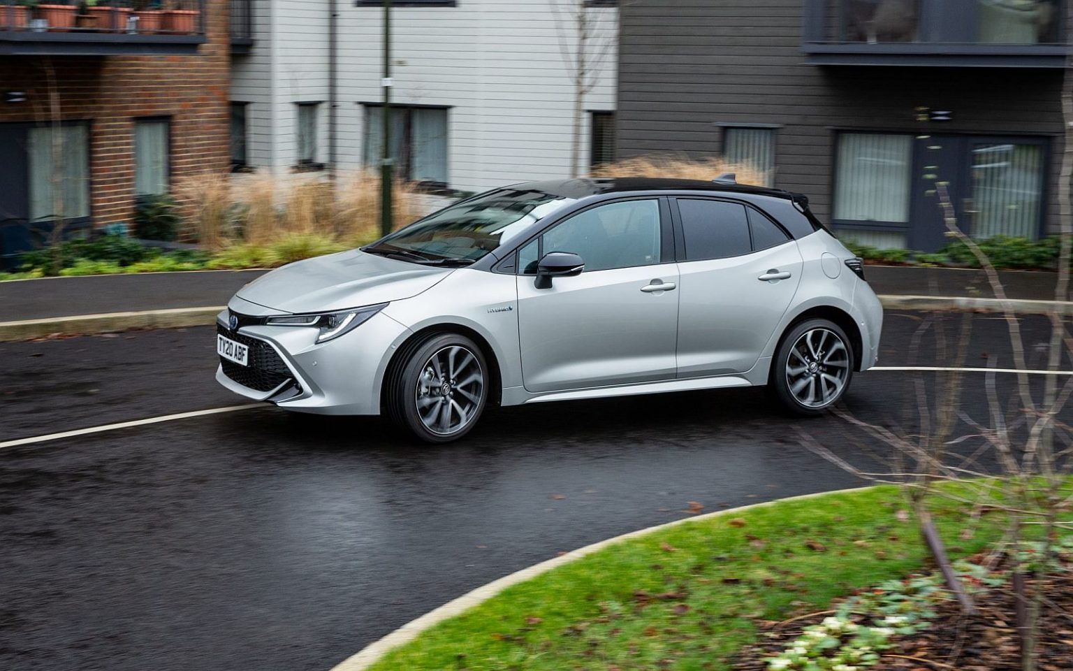 Toyota dominates Autocar's new hybrid top 10 - Toyota UK Magazine