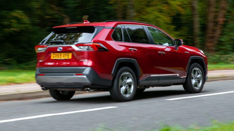 RAV4 Hybrid Fuel Economy Praised By What Car? - Toyota UK Magazine