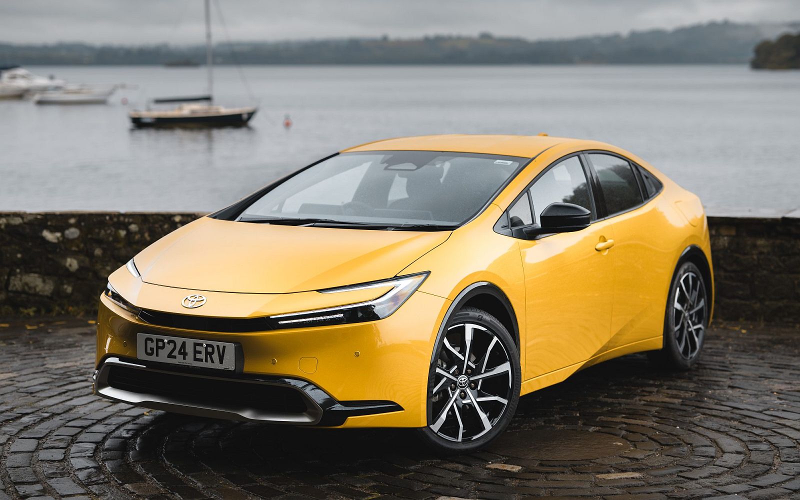 Car toyota prius 2024